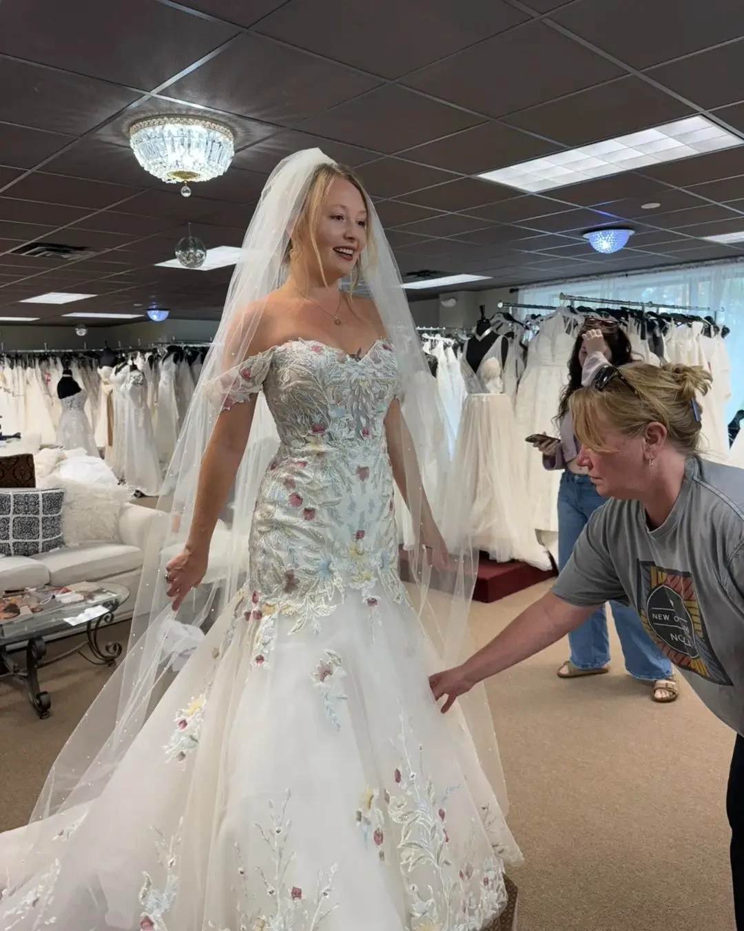 What to Bring to Your Bridal Appointment (and What to Leave at Home). Desktop Image