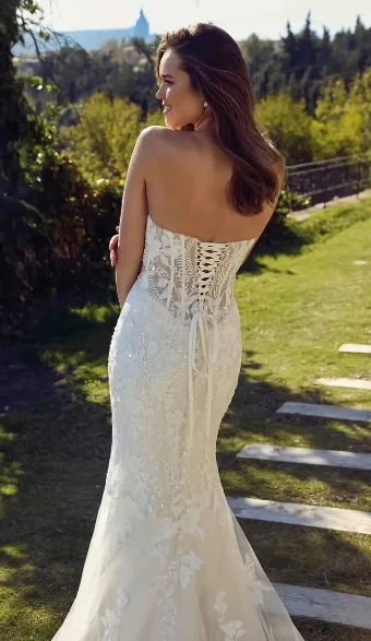 EK1909 #2 Ivory thumbnail